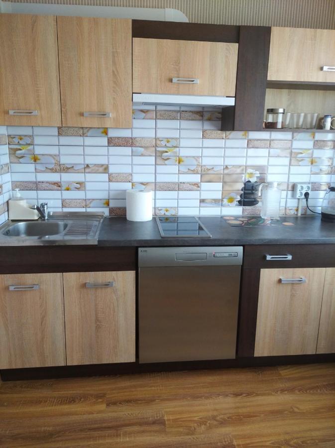 Apartmenti Saules Sturis เวนต์สปิลส์ ภายนอก รูปภาพ